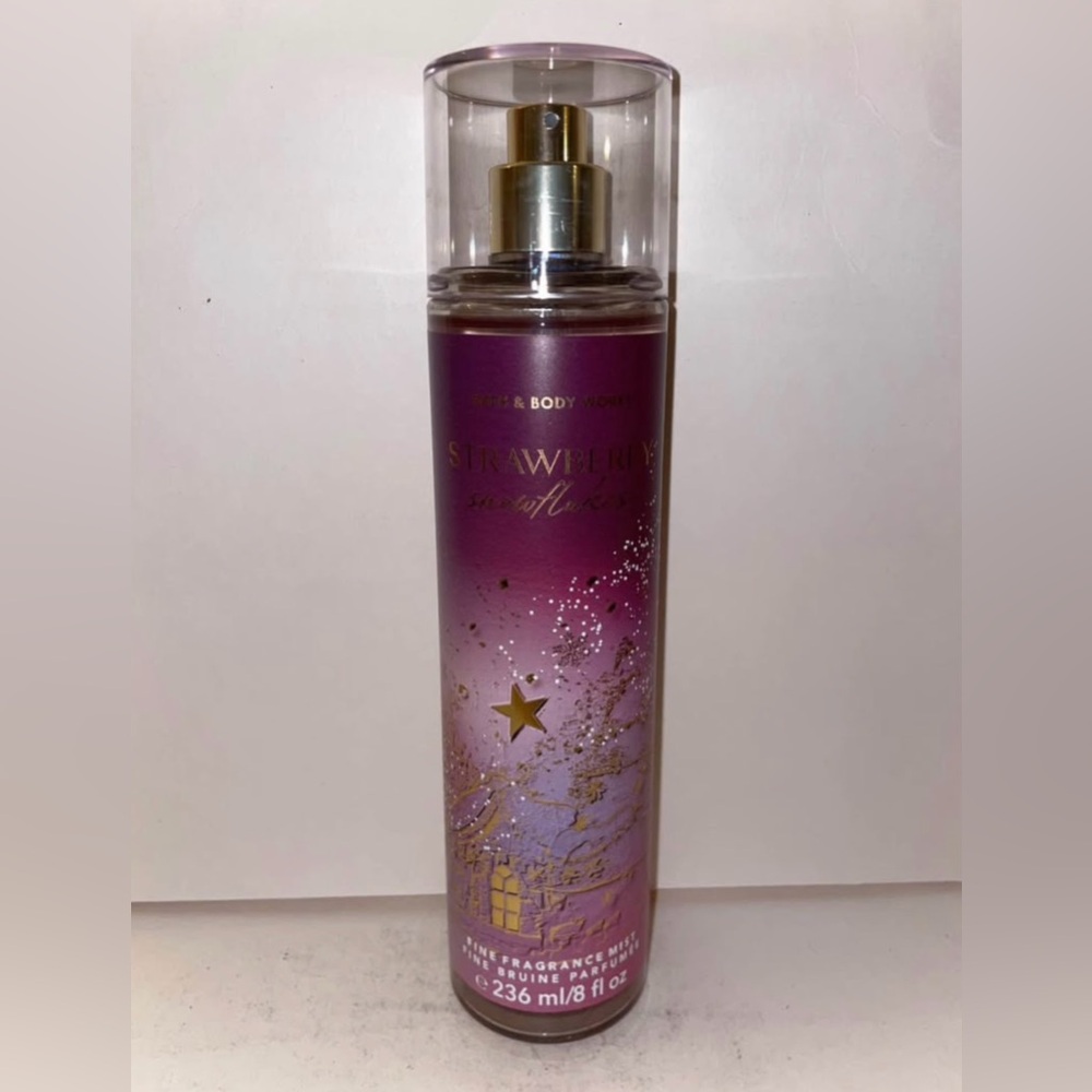 Bath & Body Works Strawberry Snowflakes Fine Fragrance Mist 8oz Discontinued New
